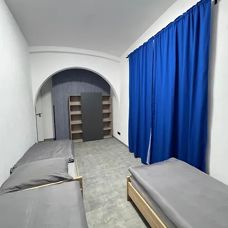 1 Apartment *